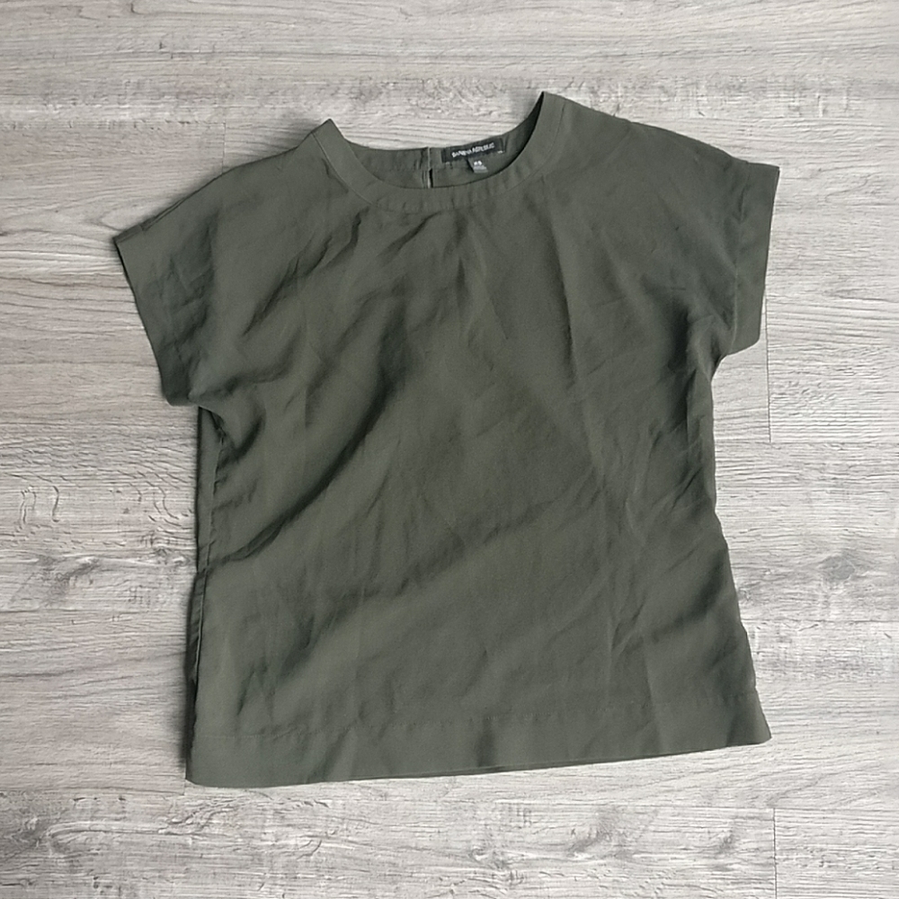 Drapey Banana Republic Olive Shirt w Crepe Texture